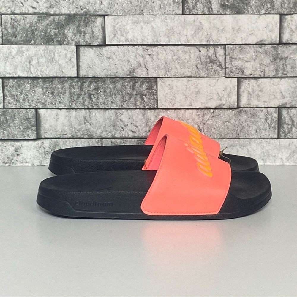 New Adidas Adilette Sandals Youth 6 Pink Slides - Picture 3 of 7